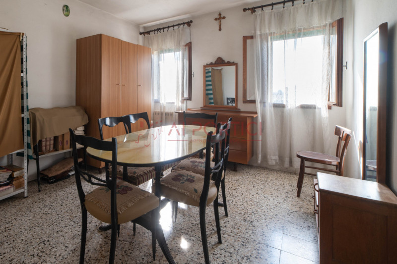 CAMPONOGARA - PORZIONE DI BIFAMILIARE inserita in un lotto di circa 900mq, ubicata in un contesto...