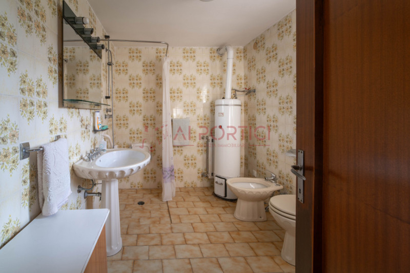 CAMPONOGARA - PORZIONE DI BIFAMILIARE inserita in un lotto di circa 900mq, ubicata in un contesto...