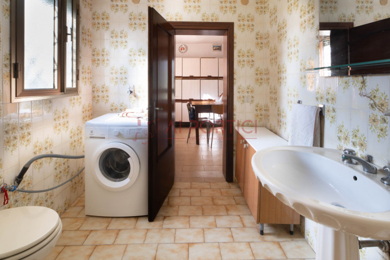 CAMPONOGARA - PORZIONE DI BIFAMILIARE inserita in un lotto di circa 900mq, ubicata in un contesto...