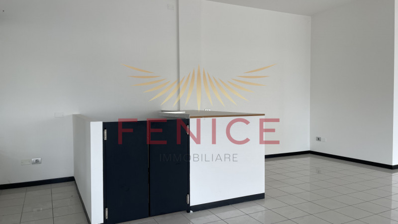 Se stai cercando un'opportunità unica nel cuore della splendida zona di Biadene, il nostro negozi...