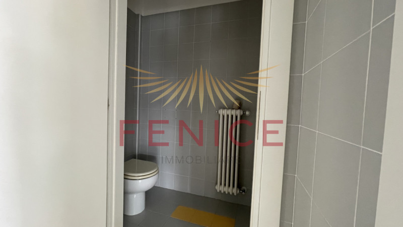 Se stai cercando un'opportunità unica nel cuore della splendida zona di Biadene, il nostro negozi...