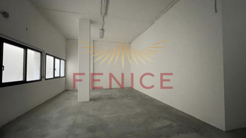 Se stai cercando un'opportunità unica nel cuore della splendida zona di Biadene, il nostro negozi...