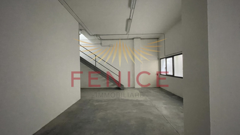 Se stai cercando un'opportunità unica nel cuore della splendida zona di Biadene, il nostro negozi...