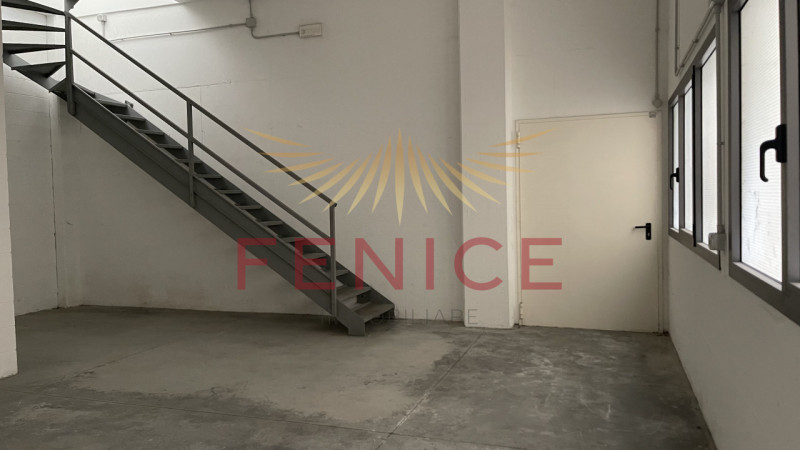 Se stai cercando un'opportunità unica nel cuore della splendida zona di Biadene, il nostro negozi...