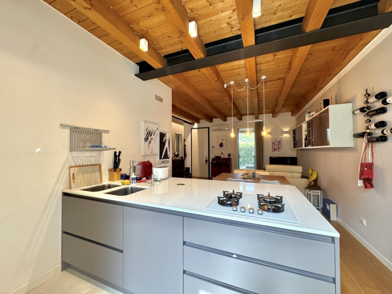 VILLA A SCHIERA A SANDRIGO 

Immobiliare Unica Colceresa via Marconi 2 - 04241590376 - 3381150102...