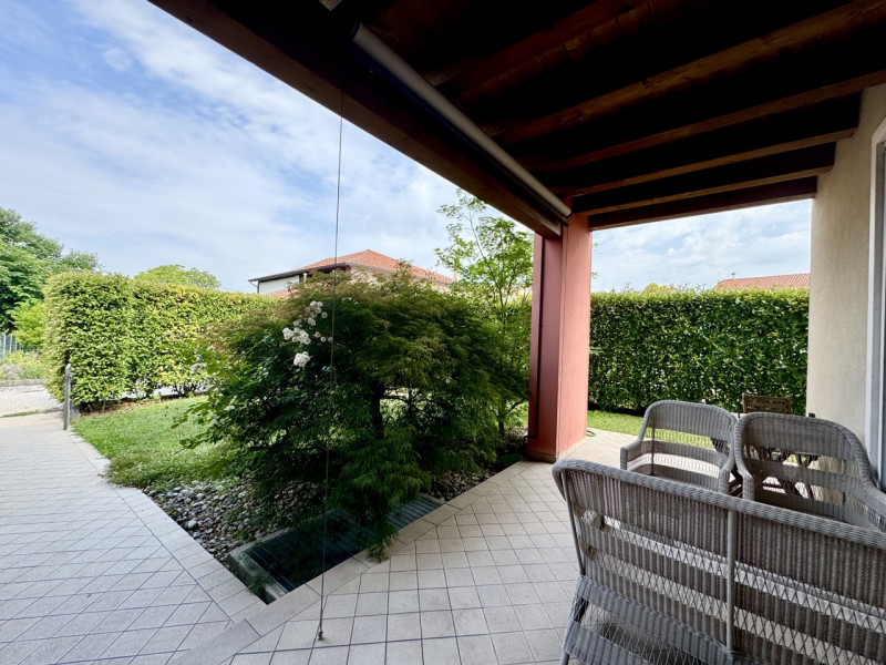 VILLA A SCHIERA A SANDRIGO 

Immobiliare Unica Colceresa via Marconi 2 - 04241590376 - 3381150102...