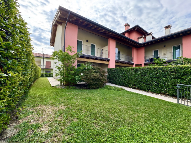 VILLA A SCHIERA A SANDRIGO 

Immobiliare Unica Colceresa via Marconi 2 - 04241590376 - 3381150102...