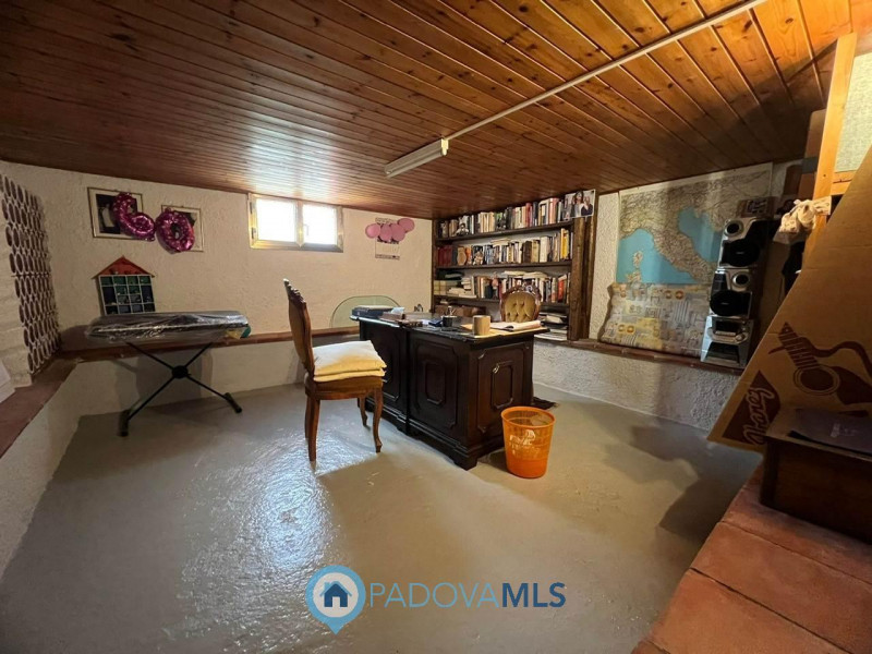 Immobile in esclusiva al Gruppo Padova MLS.
Se cerchi la tranquillita' di una casa singola con un...