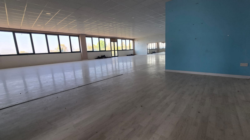 Situato nel cuore di Agugliaro, questo affascinante spazio commerciale di 300 mq è ora disponibil...