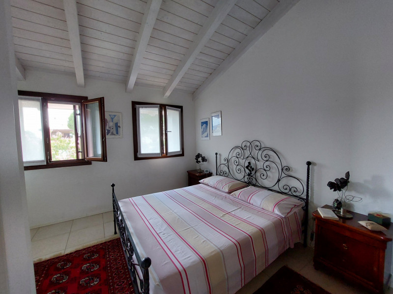 Masi

accogliente villetta a schiera in ottime condizioni, comoda alle vie principali

Proponiamo...