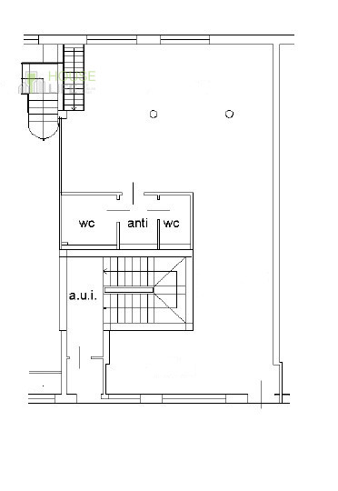 SANDRIGO – LOCALE COMMERCIALE: limitrofo al centro ed in posizione strategica fronte strada ad al...