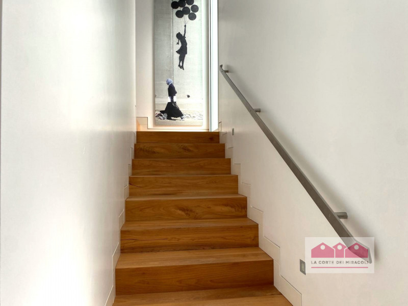 BORGO SANTA LUCIA: INGRESSO INDIPENDENTE, SALA/SALOTTO/CUCINA A VISTA,  TERRAZZA DI 80 MQ, SERVIZ...