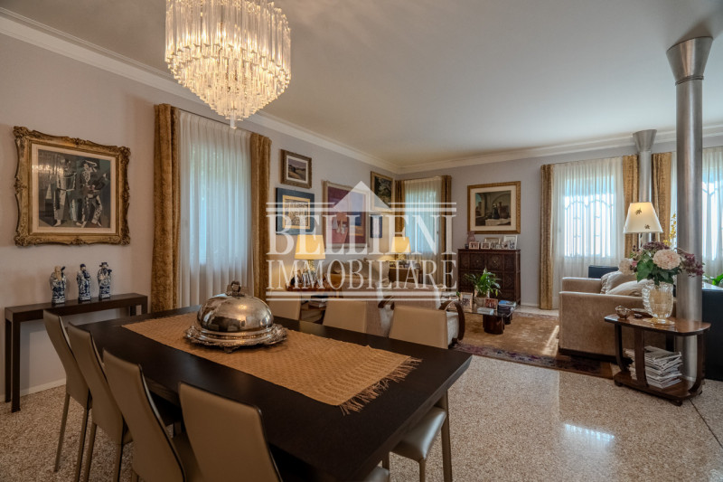 VICENZA - Nel cuore del centro storico di Vicenza, proponiamo in vendita elegante villino in stil...