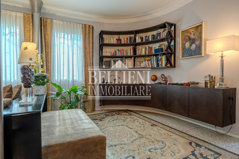 VICENZA - Nel cuore del centro storico di Vicenza, proponiamo in vendita elegante villino in stil...