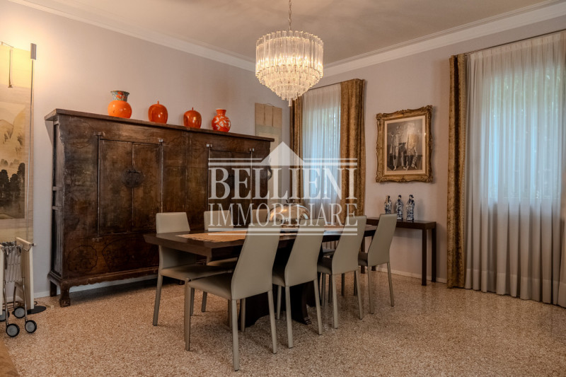 VICENZA - Nel cuore del centro storico di Vicenza, proponiamo in vendita elegante villino in stil...