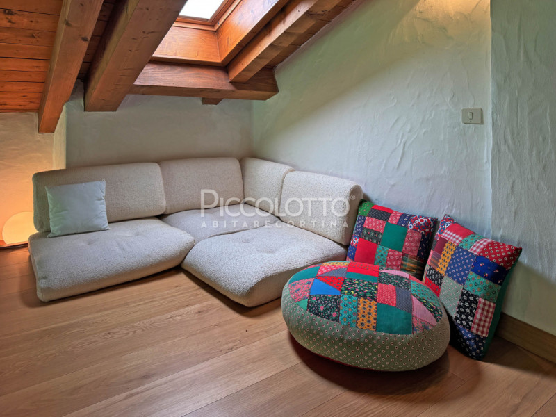 Rif. A5323 - DISPONIBILE LUGLIO / AGOSTO 2026 e STAGIONE INVERNALE 2026/ 2027

Cortina d'Ampezzo ...