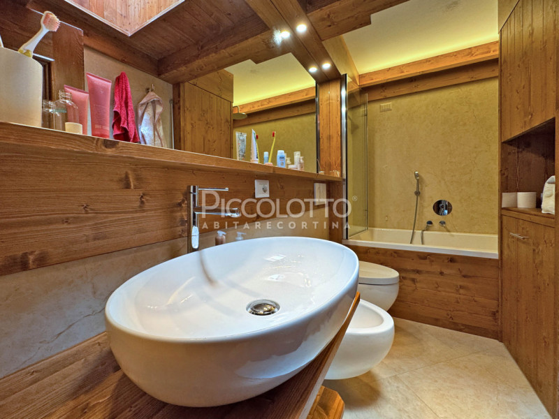 Rif. A5323 - DISPONIBILE LUGLIO / AGOSTO 2026 e STAGIONE INVERNALE 2026/ 2027

Cortina d'Ampezzo ...