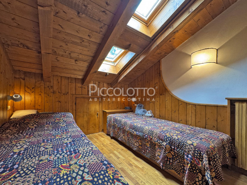 Rif. A5323 - DISPONIBILE LUGLIO / AGOSTO 2026 e STAGIONE INVERNALE 2026/ 2027

Cortina d'Ampezzo ...
