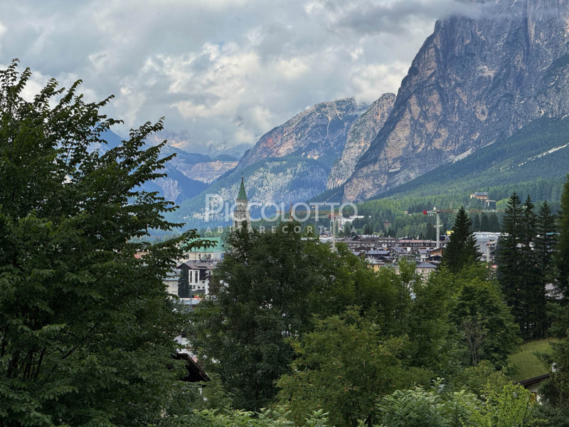 Rif. A5323 - DISPONIBILE LUGLIO / AGOSTO 2026 e STAGIONE INVERNALE 2026/ 2027

Cortina d'Ampezzo ...