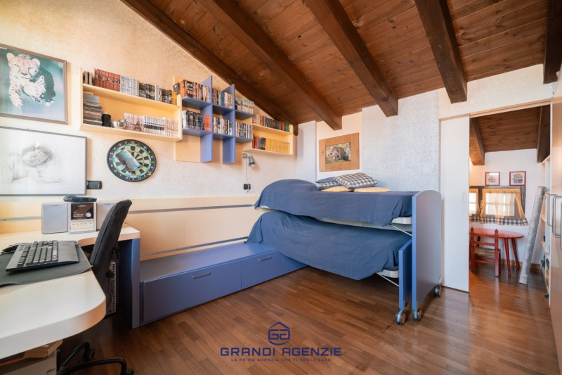 In centro storico, fuori dalla ZTL e a pochi passi da Piazza Matteotti, si cela una casa terracie...