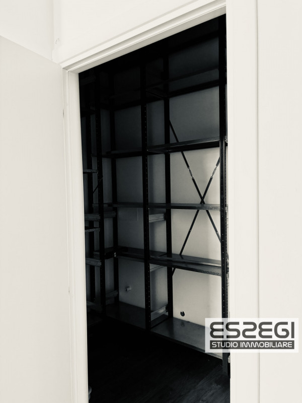 PADOVA CENTRO: Affittasi ufficio/negozio posto al piano terra, locale open space, ripostiglio e b...