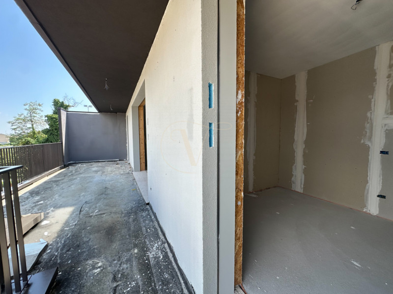 Nel residence più nuovo nel quartiere di Torre, si trova in vendita un appartamento all’ultimo pi...