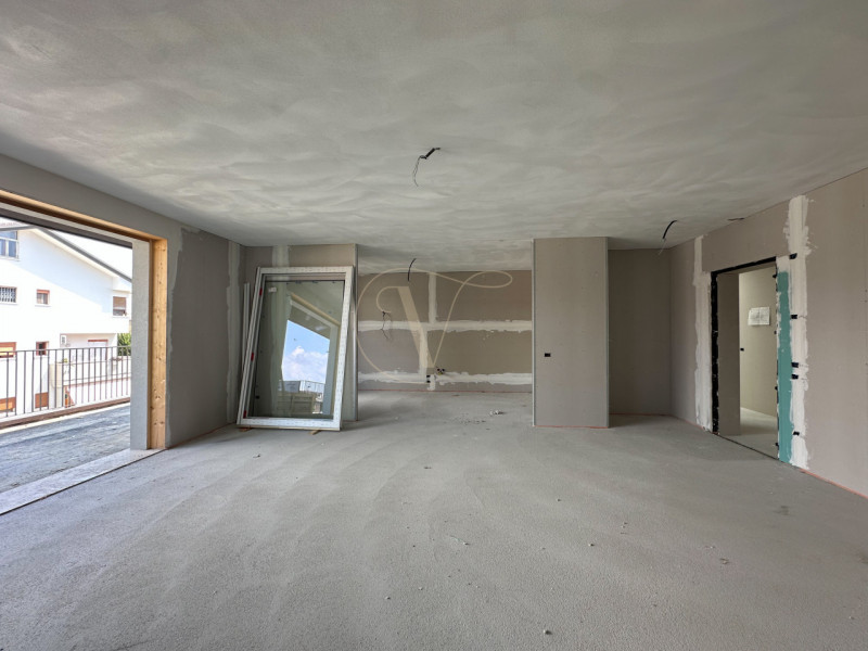 Nel residence più nuovo nel quartiere di Torre, si trova in vendita un appartamento all’ultimo pi...