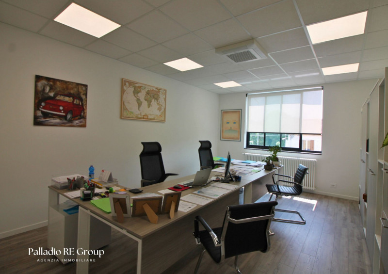 Scopri un'opportunità unica nel cuore di Vicenza, precisamente nella servita zona di Santa Bertil...