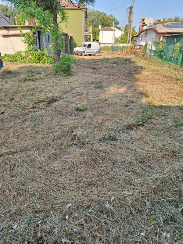 vigonovo a ridosso del centro del paese ,posto tranquillo su strada chiusa vendesi bifamiliare in...