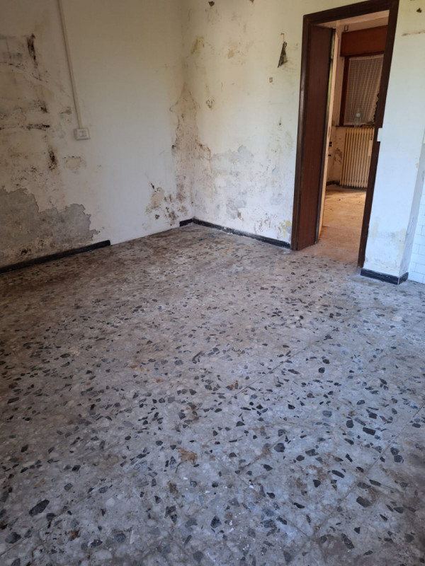 vigonovo a ridosso del centro del paese ,posto tranquillo su strada chiusa vendesi bifamiliare in...