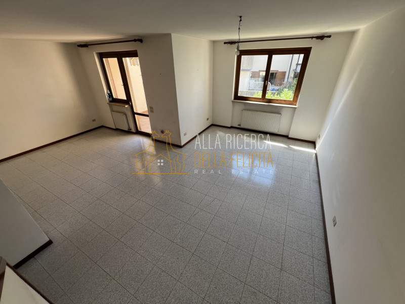 SCHIO - Poleo: in zona tranquilla e ricercata CASA A SCHIERA CENTRALE servita da giardino esclusi...