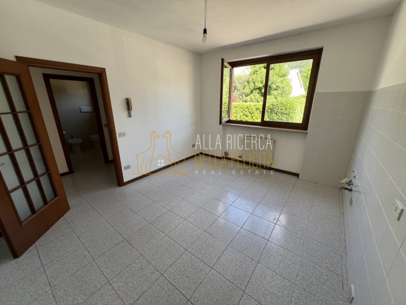 SCHIO - Poleo: in zona tranquilla e ricercata CASA A SCHIERA CENTRALE servita da giardino esclusi...