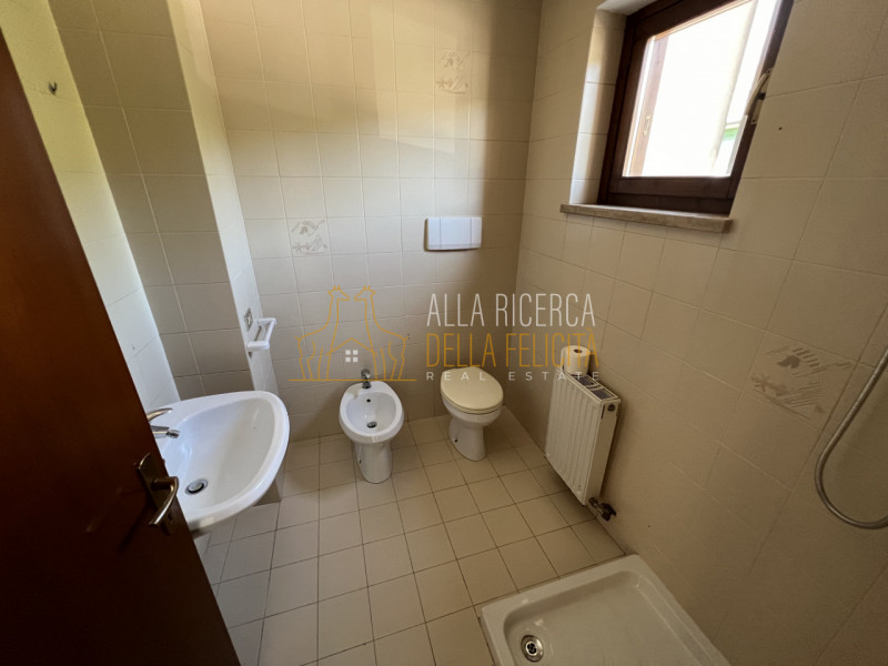 SCHIO - Poleo: in zona tranquilla e ricercata CASA A SCHIERA CENTRALE servita da giardino esclusi...