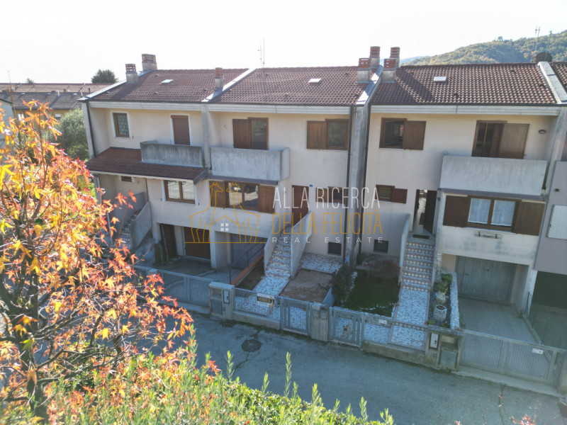 SCHIO - Poleo: in zona tranquilla e ricercata CASA A SCHIERA CENTRALE servita da giardino esclusi...