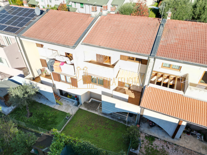 SCHIO - Poleo: in zona tranquilla e ricercata CASA A SCHIERA CENTRALE servita da giardino esclusi...