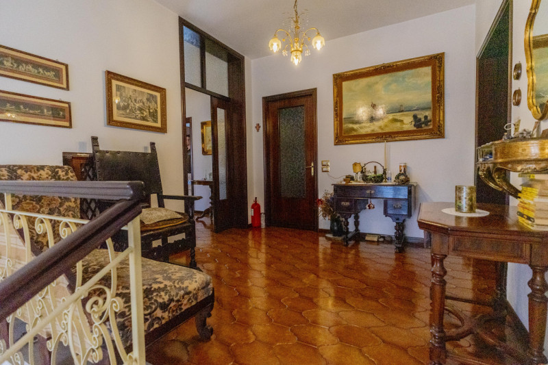 Nel cuore di Abano Terme, a pochi passi dal rinomato centro commerciale Ca' Grande, proponiamo un...