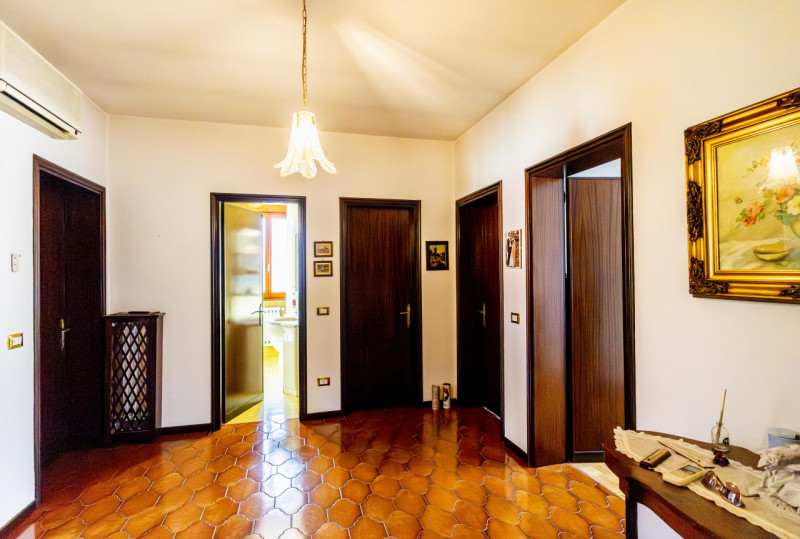 Nel cuore di Abano Terme, a pochi passi dal rinomato centro commerciale Ca' Grande, proponiamo un...