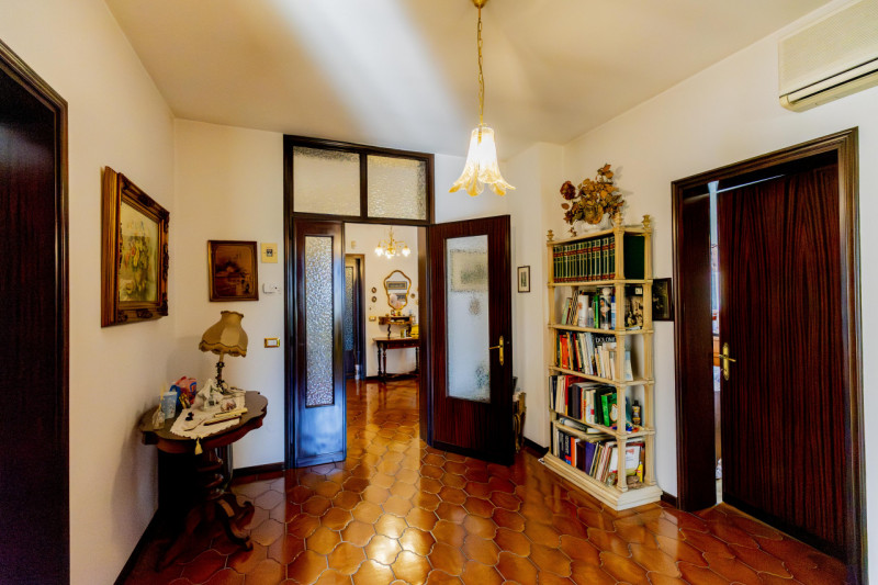 Nel cuore di Abano Terme, a pochi passi dal rinomato centro commerciale Ca' Grande, proponiamo un...