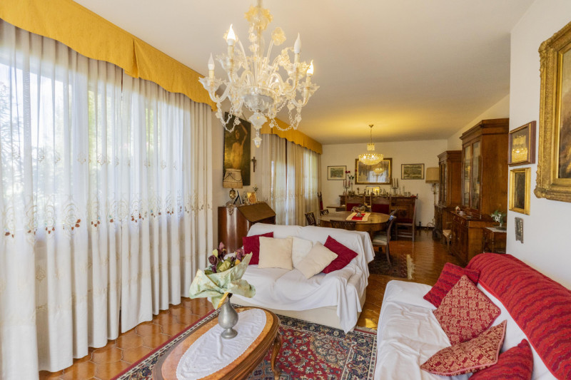 Nel cuore di Abano Terme, a pochi passi dal rinomato centro commerciale Ca' Grande, proponiamo un...