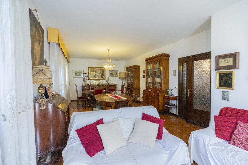 Nel cuore di Abano Terme, a pochi passi dal rinomato centro commerciale Ca' Grande, proponiamo un...