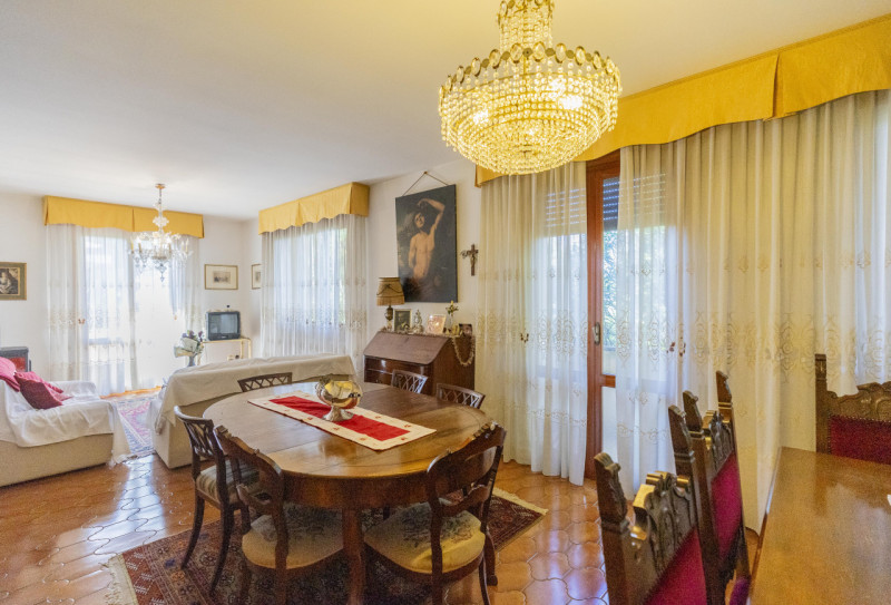 Nel cuore di Abano Terme, a pochi passi dal rinomato centro commerciale Ca' Grande, proponiamo un...