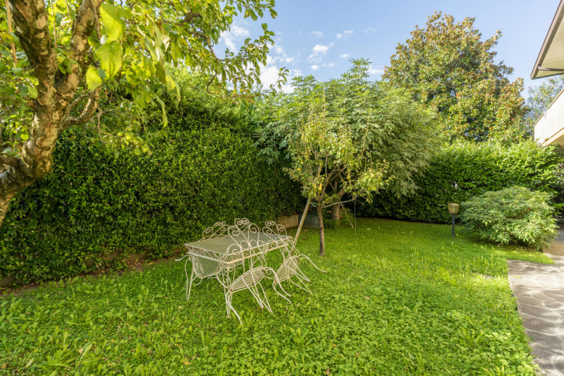Nel cuore di Abano Terme, a pochi passi dal rinomato centro commerciale Ca' Grande, proponiamo un...