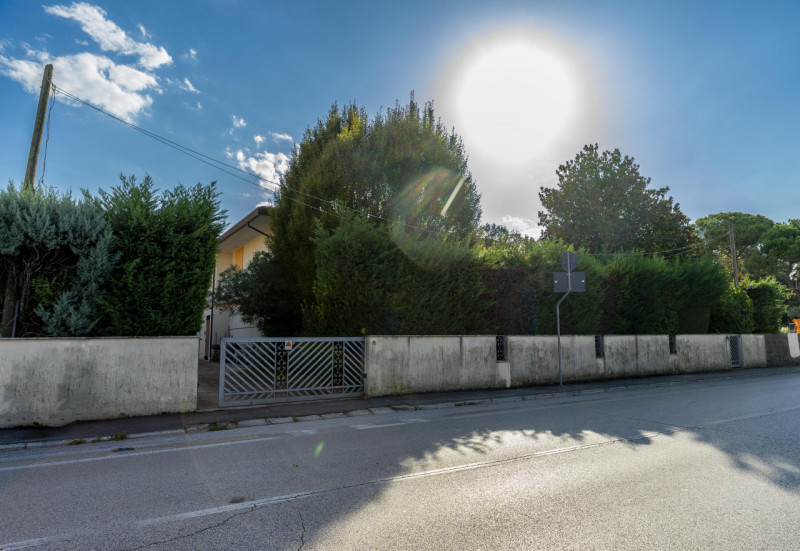 Nel cuore di Abano Terme, a pochi passi dal rinomato centro commerciale Ca' Grande, proponiamo un...