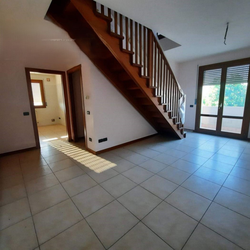 Caselle di Selvazzano: Vendesi in complesso residenziale appartamento ultimo piano sviluppato su ...