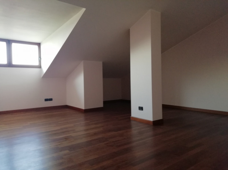 Caselle di Selvazzano: Vendesi in complesso residenziale appartamento ultimo piano sviluppato su ...