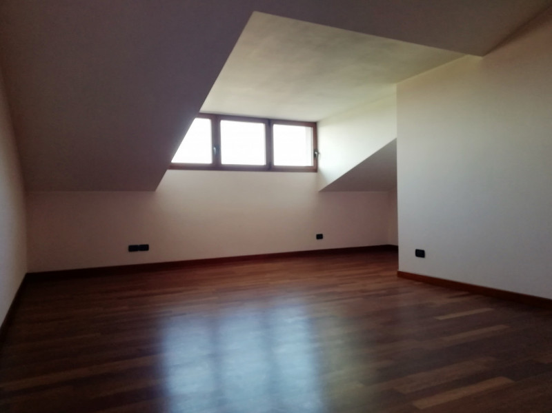 Caselle di Selvazzano: Vendesi in complesso residenziale appartamento ultimo piano sviluppato su ...