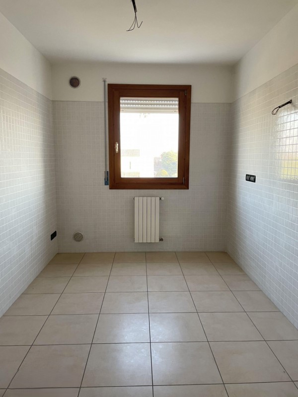 Caselle di Selvazzano: Vendesi in complesso residenziale appartamento ultimo piano sviluppato su ...