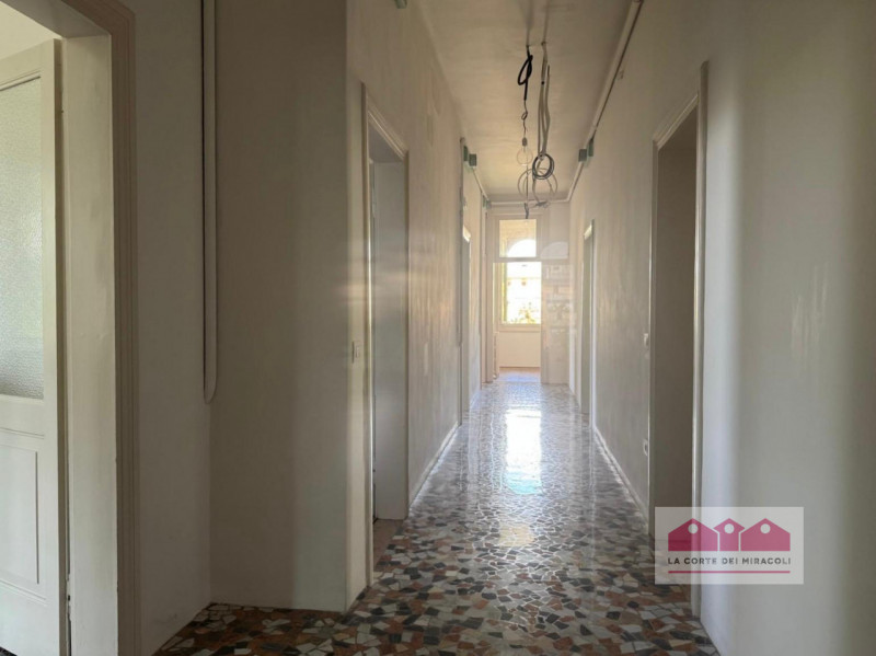 VICENZA – SANT’ANDREA: AFFASCINANTE TRICAMERE IN EDIFICIO LIBERTY DEL 1940. RIF. VT63H EURO 395.0...