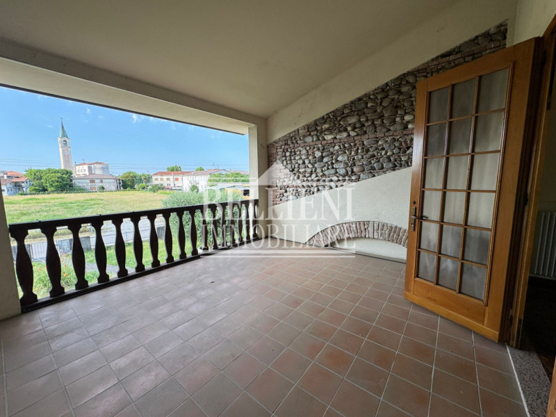 POZZOLEONE - A 20 minuti da Vicenza per gli amanti della tranquillità proponiamo in locazione una...