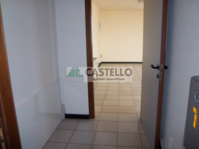 Cadoneghe Castagnara
In posizione strategica, comodo alle principali vie di comunicazione, propon...